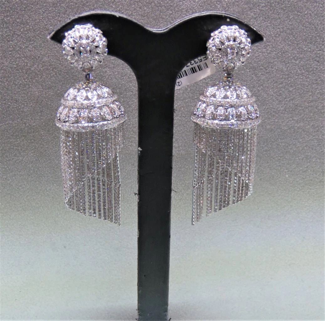 18KT GORGEOUS FANCY DIAMOND DROP DANGLE FRINGE EARRINGS: 18KT GORGEOUS FANCY DIAMOND DROP DANGLE FRINGE EARRINGS The Following Items we are offering is a Rare Important Radiant 18KT Gold Glamorous and Elaborate Rare Magnificent Glittering Diamond Fringe