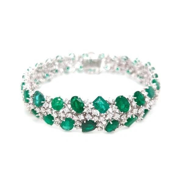 18KT GOLD FANCY EMERALD DIAMOND BRACELET (1 of 2)