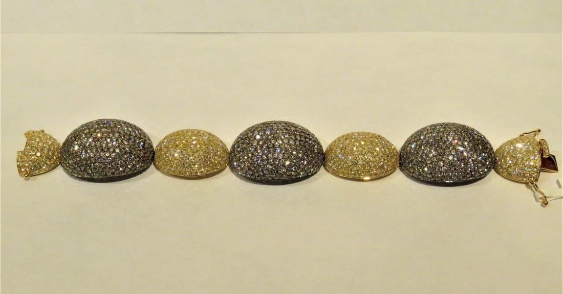 18KT 29CT FANCY BROWN YELLOW DIAMOND BRACELET: 18KT 29CT FANCY BROWN YELLOW DIAMOND BRACELET The Following Items we are offering is This Rare Important Radiant 18KT Yellow and White Gold Fancy Glistening Round Diamond Bracelet. A.Masterpiece of a