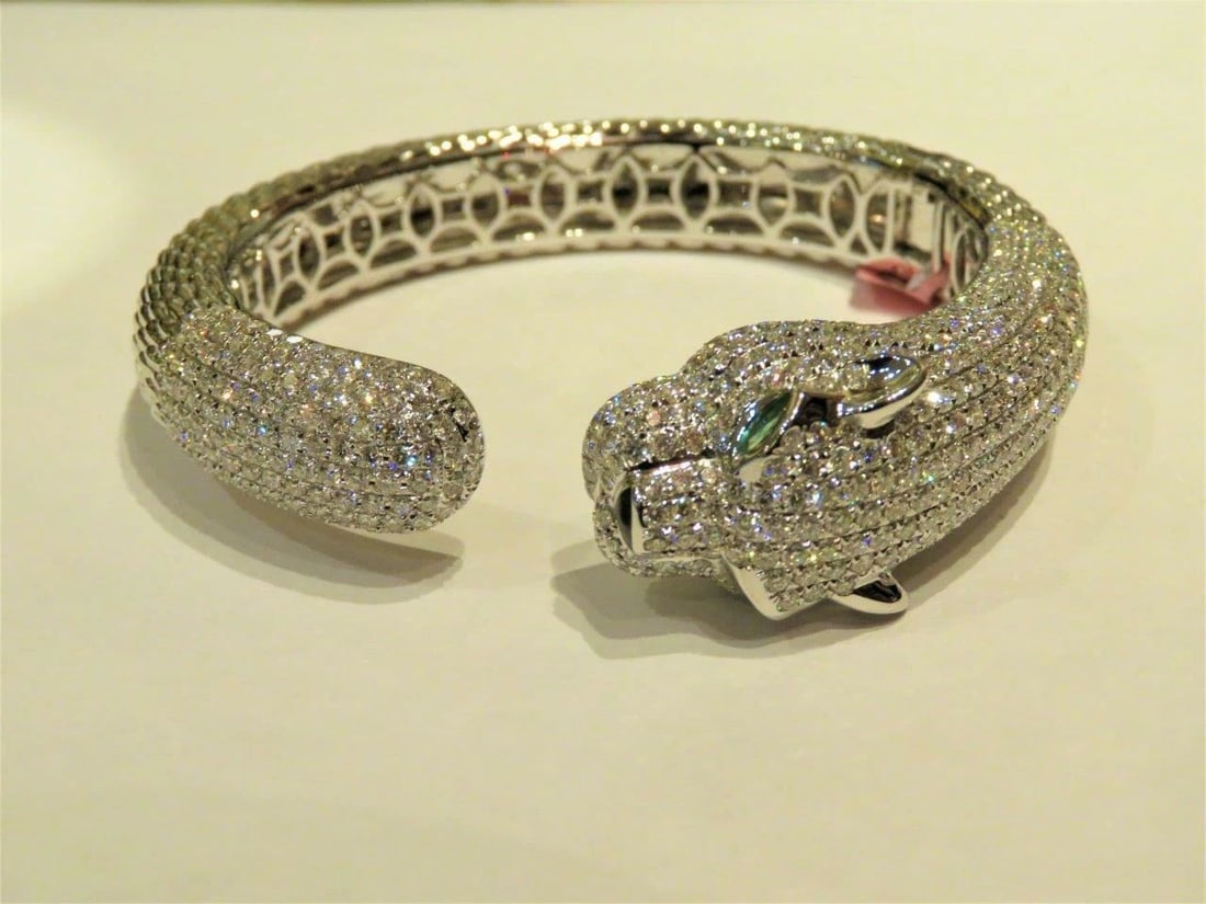 18KT GOLD GORGEOUS FANCY DIAMOND JAGUAR CUFF (1 of 2)