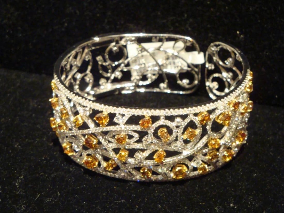 18KT FANCY COGNAC BROWN WHITE DIAMOND BRACELET: 18KT FANCY COGNAC BROWN WHITE DIAMOND BRACELET 18KT FANCY COGNAC BROWN WHITE DIAMOND BRACELET The Following Item we are offering is this Beautiful Rare Important 18KT White Gold Fancy Intense Cognac a