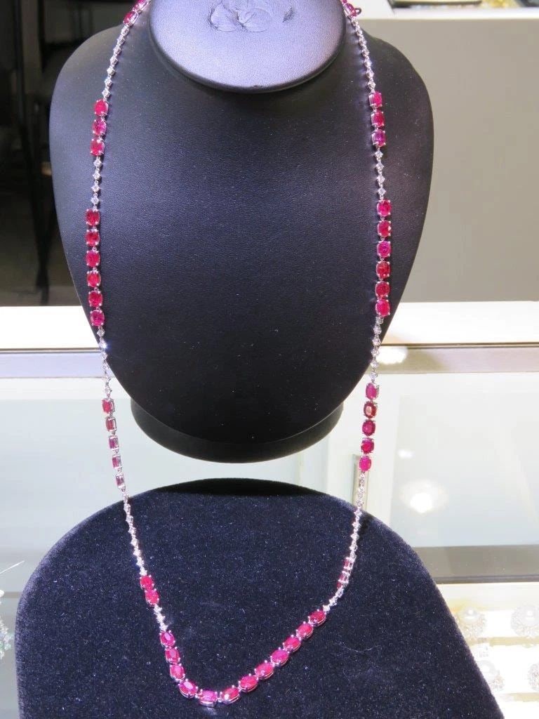 18KT GOLD 72CT MAGNIFICENT LONG RUBY WHITE DIAMOND NECKLACE: 18KT GOLD 72CT MAGNIFICENT LONG RUBY WHITE DIAMOND NECKLACE 18KT GOLD 72CT MAGNIFICENT LONG RUBY WHITE DIAMOND NECKLACE The Following Item we are offering is a Rare Important Estate Radiant 18KT White