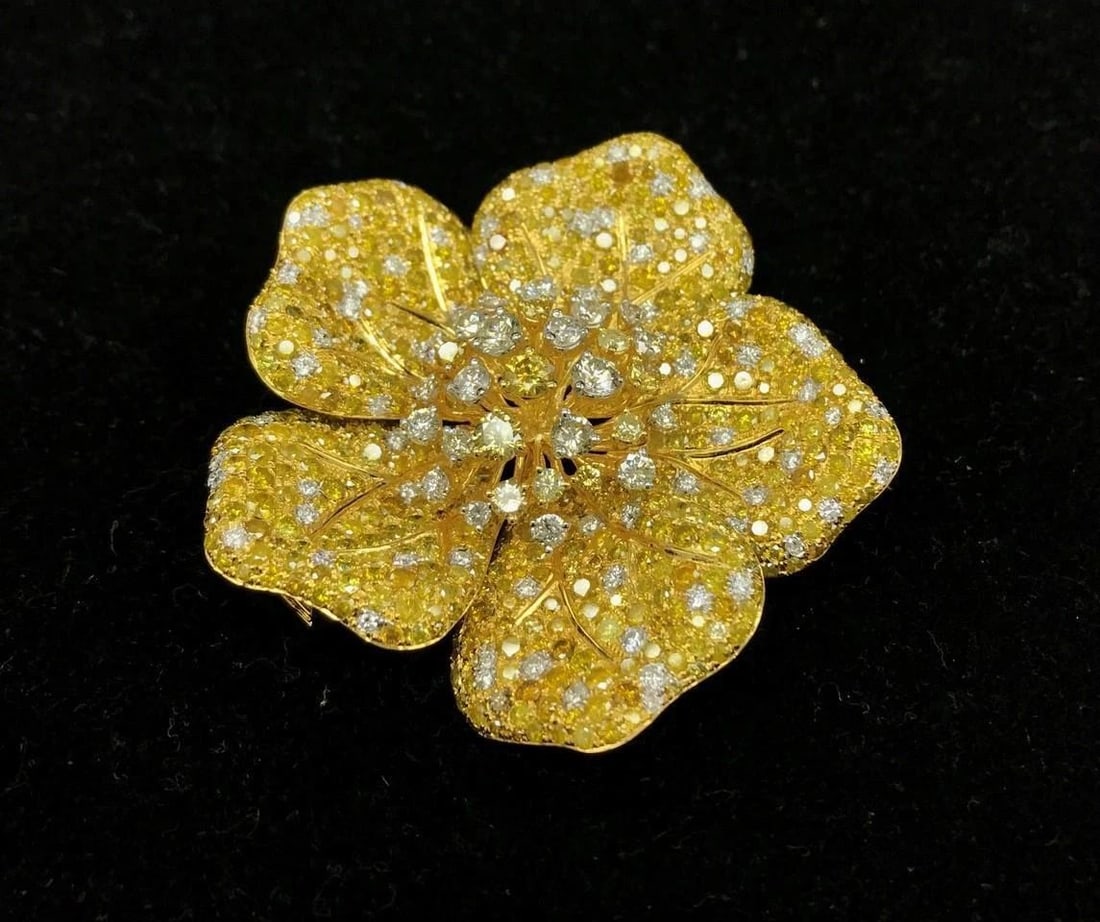 18KT LRG 17.5CT FANCY DIAMOND PENDANT BROOCH (1 of 2)