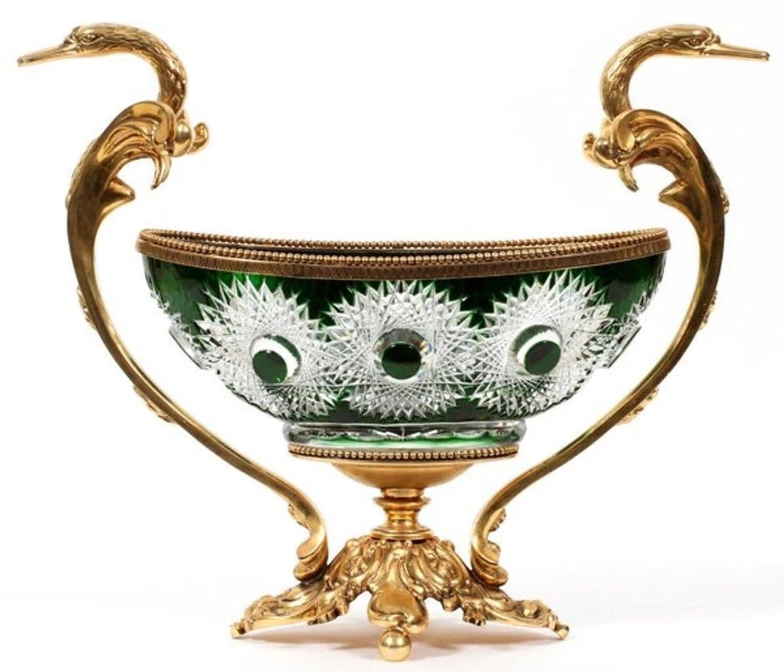 BEAUTIFUL EMERALD GREEN CUT CRYSTAL BACARRAT STYLE CENTERPIECE!!: BEAUTIFUL EMERALD GREEN CUT CRYSTAL BACARRAT STYLE CENTERPIECE!! BEAUTIFUL EMERALD GREEN CUT CRYSTAL BACARRAT STYLE CENTERPIECE!! The following Item we are offering is A Magnificent Pair of Beautiful