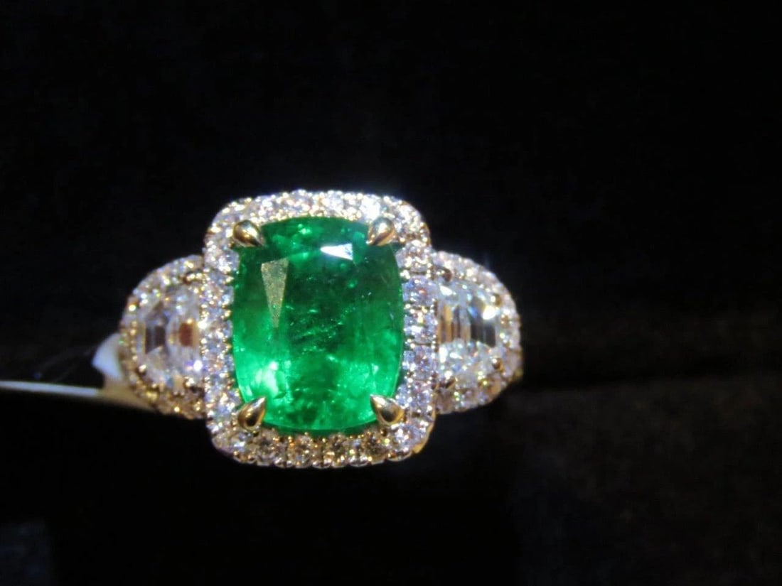 18KT 4.50CT EMERALD DIAMOND RING (1 of 2)
