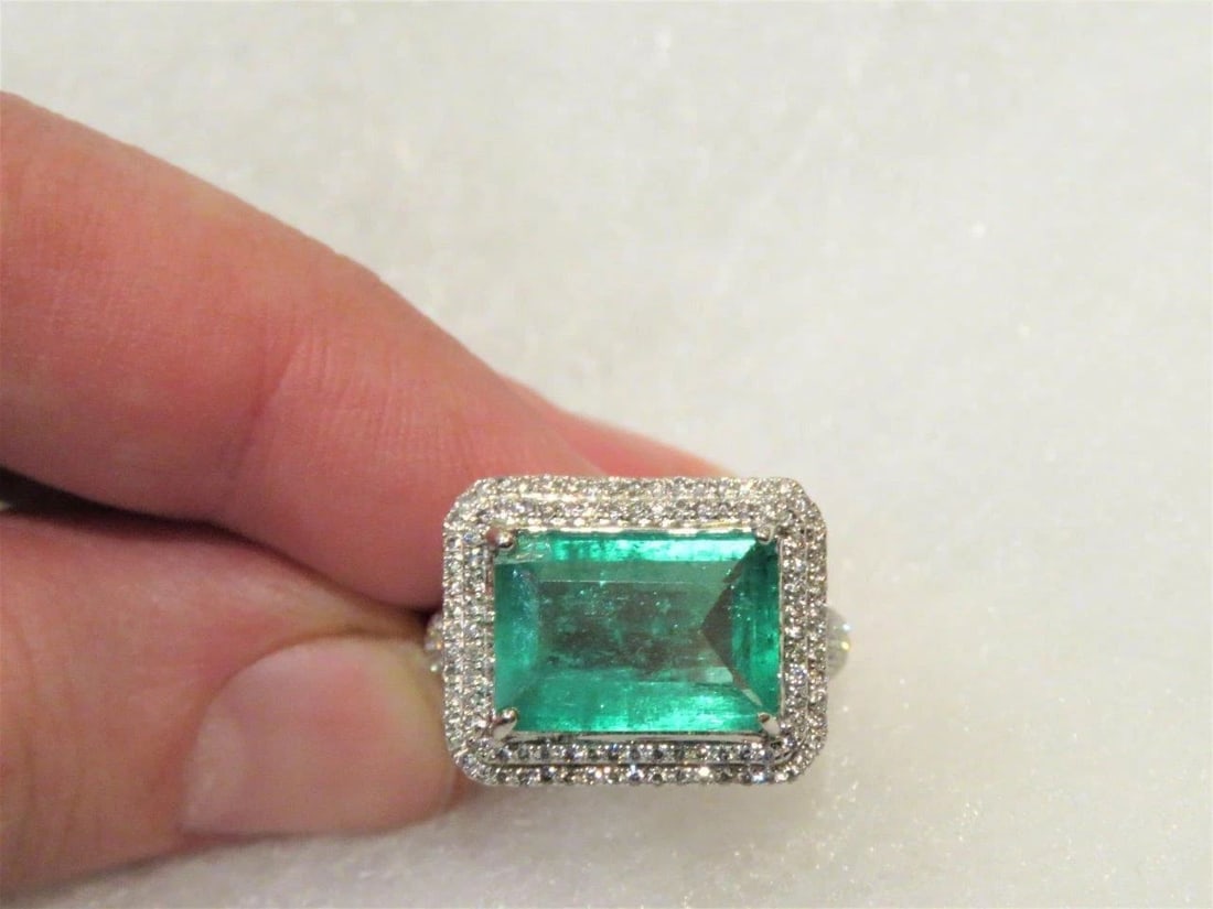 18KT 6CT EMERALD AND DIAMOND RING (1 of 2)