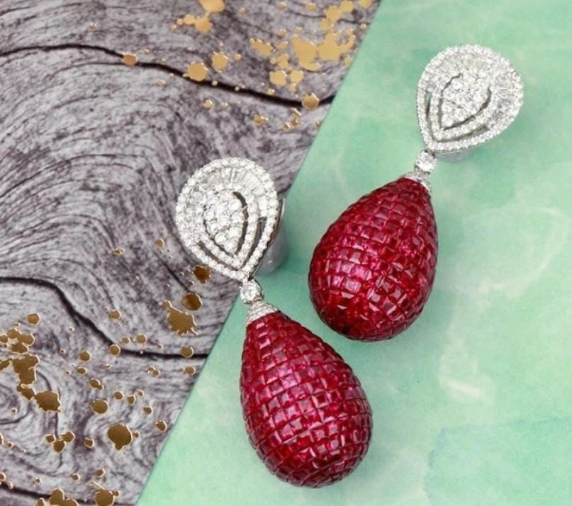 18KT GORGEOUS 52CT FANCY RUBY DIAMOND DANGLE EARRINGS (1 of 2)