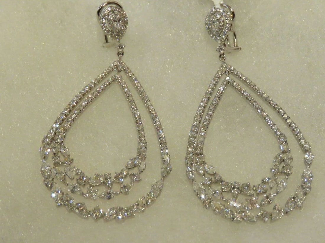 18KT GOLD GORGEOUS FANCY WHITE DIAMOND DANGLE EARRINGS (1 of 2)