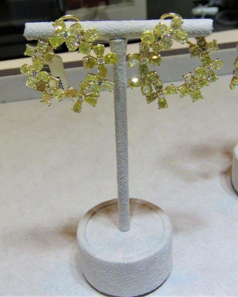 18KT GOLD RARE 16CT FANCY YELLOW DIAMOND TWIST EARRINGS: 18KT GOLD RARE 16CT FANCY YELLOW DIAMOND TWIST EARRINGS The Following Items we are offering is this Pair of Important Radiant 18KT Gold Large Fancy Yellow and White Diamond Dangle Twist Earrings. Earr