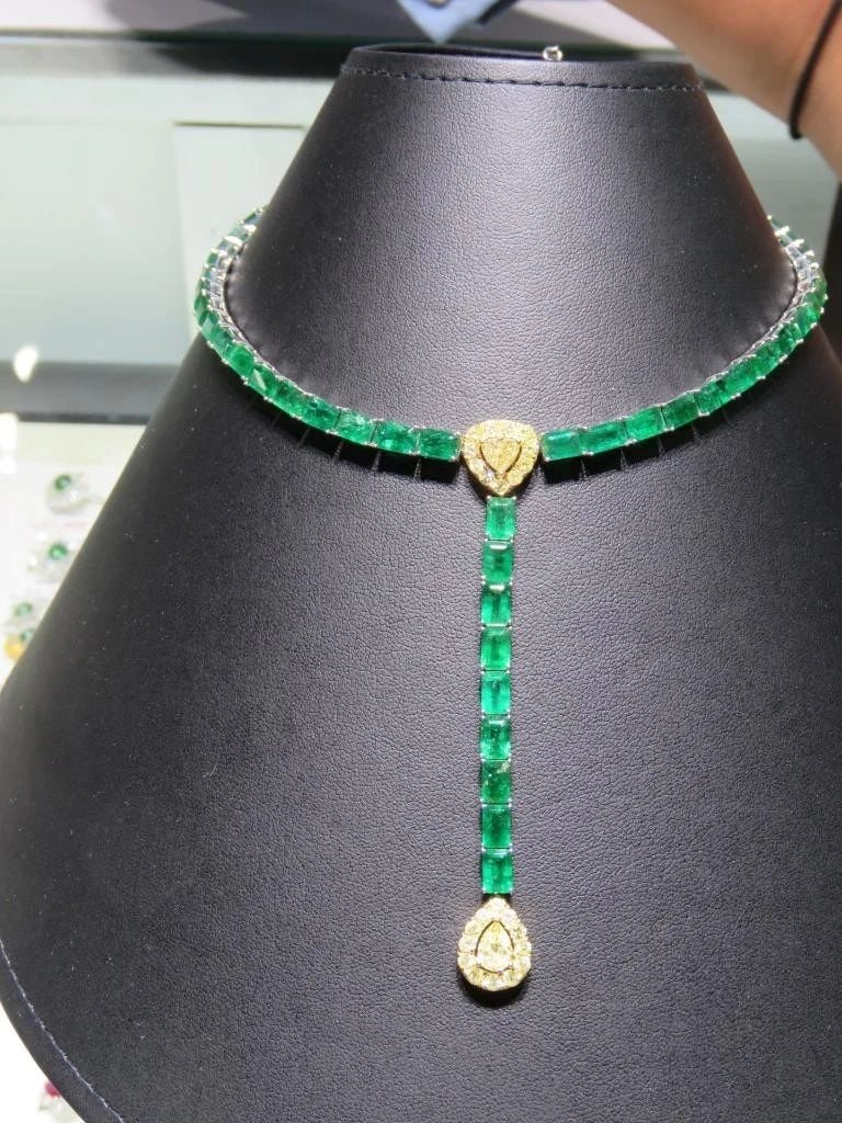 18KT GOLD GORGEOUS GLITTERING LARGE EMERALD DIAMOND DROP NECKLACE: 18KT GOLD GORGEOUS GLITTERING LARGE EMERALD DIAMOND DROP NECKLACE The Following Item we are offering is this Rare Important Radiant 18KT Gold Gorgeous Glittering and Sparkling Magnificent Fancy Emeral