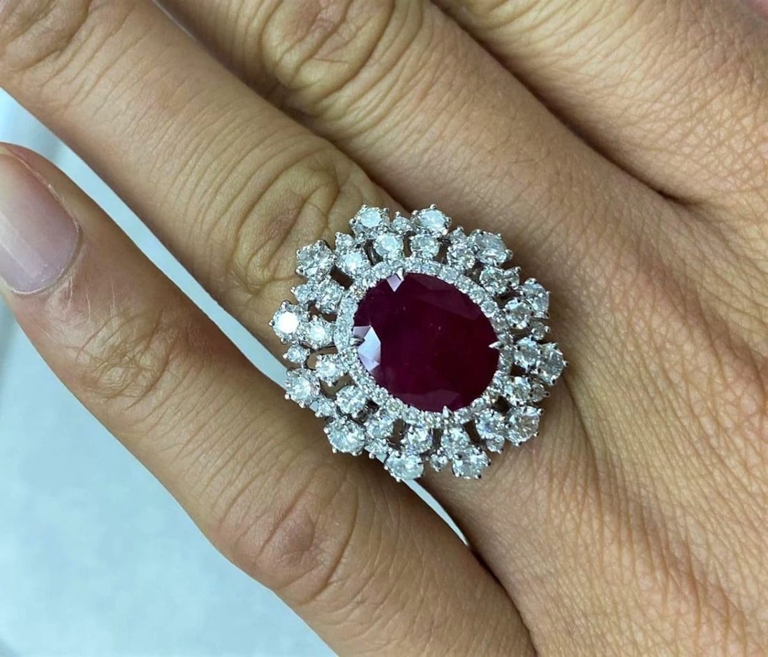18KT GOLD RARE GORGEOUS LRG 8CT RUBY AND DIAMOND RING (1 of 2)