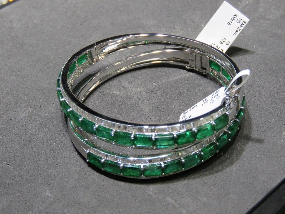 18KT GOLD FANCY GLITTERING EMERALD DIAMOND BANGLE BRACELET (1 of 2)