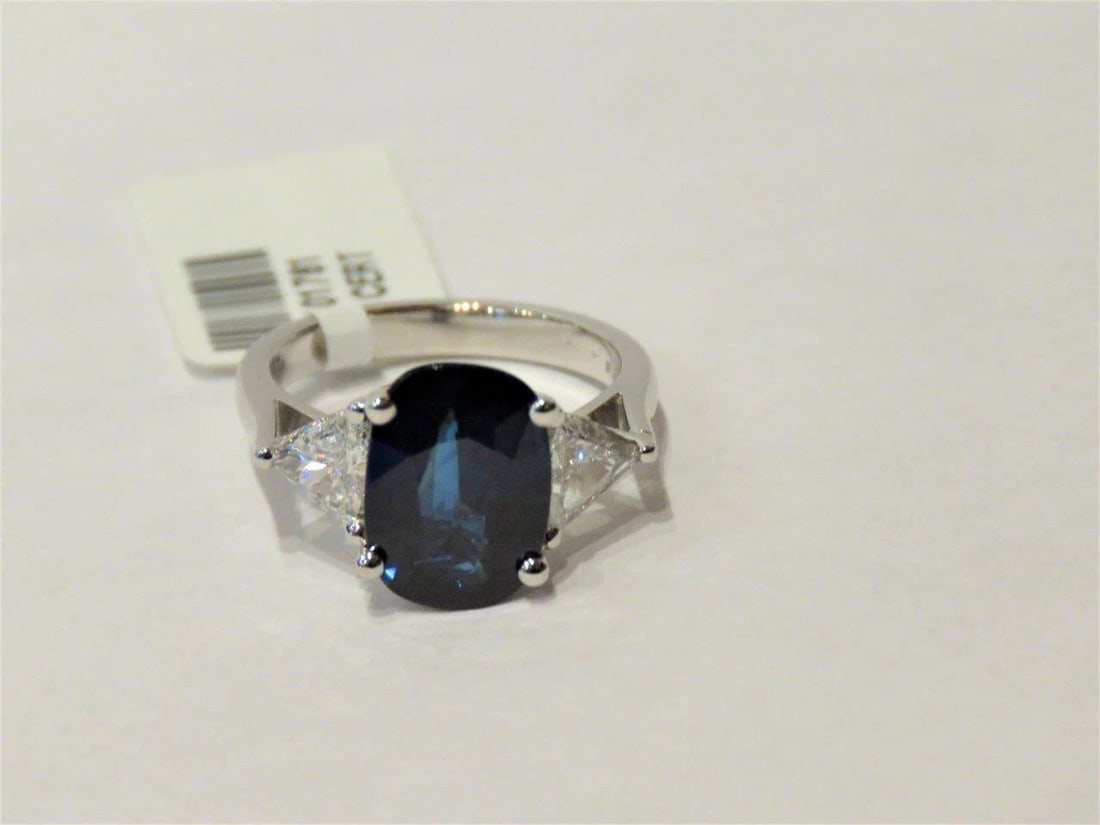 GIA CERTIFED PLATINUM SAPPHIRE DIAMOND WHITE DIAMOND RING: GIA CERTIFED PLATINUM SAPPHIRE DIAMOND WHITE DIAMOND RING The Following Item we are offering is this Beautiful Rare Important PLATINUM Sparkling GIA CERTIFIED NATURAL GLITTERING BLUE SAPPHIRE AND DIAM