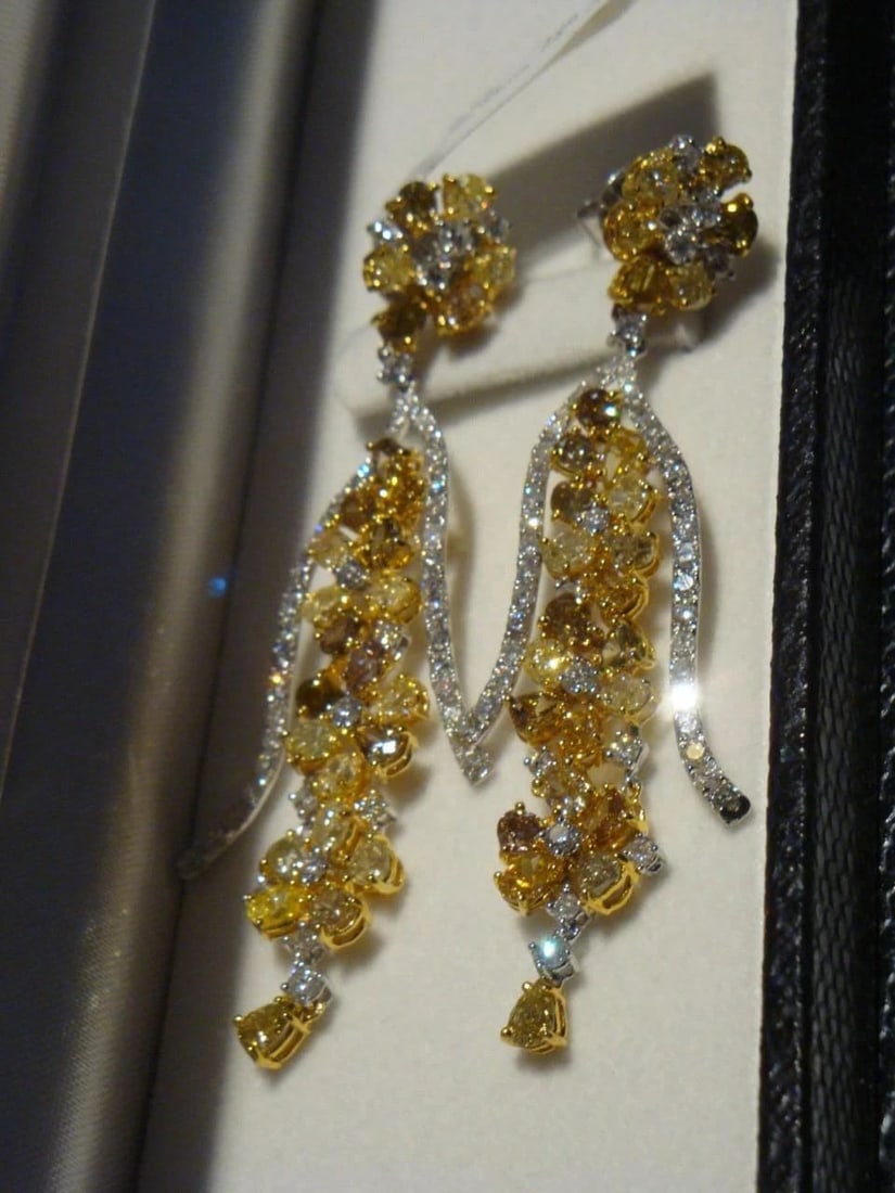 18KT FANCY YELLOW & COGNAC DIAMOND EARRINGS OVER 10CTS!!!: 18KT FANCY YELLOW & COGNAC DIAMOND EARRINGS OVER 10CTS!!! 18KT FANCY YELLOW & COGNAC DIAMOND EARRINGS OVER 10CTS!!! Search The Following Item we are offering are these Rare Magnificent and Pristine 18