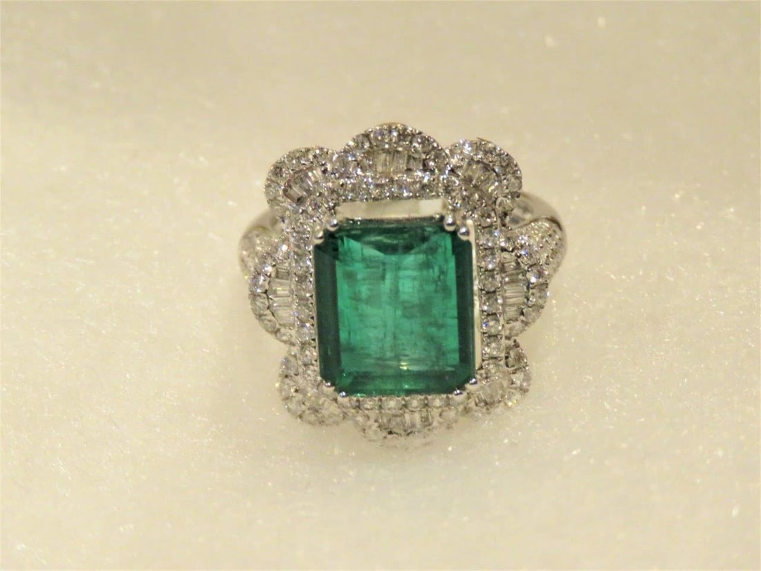 18KT 6CT EMERALD AND DIAMOND RING (1 of 1)