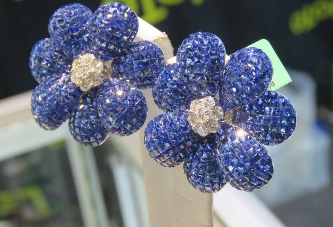 18KT LRG 30CT SAPPHIRE DIAMOND GOLD FLORAL EARRINGS: 18KT LRG 30CT SAPPHIRE DIAMOND GOLD FLORAL EARRINGS LAST CALL, LAST CHANCE!!! LIQUIDATION SALE!!! The Following Items we are offering is a Rare Important Pair of 18KT White Gold Large Cleef Style Larg