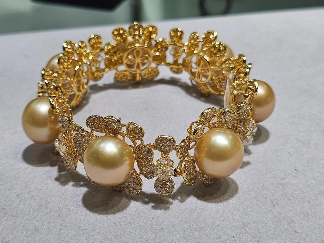 18KT GOLD LARGE SOUTH SEA GOLD PEARL YELLOW DIAMOND BRACELET (1 of 2)