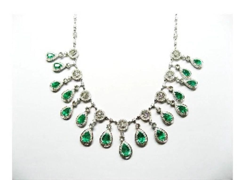 18KT GOLD 13CT EMERALD DIAMOND NECKLACE: 18KT GOLD 13CT EMERALD DIAMOND NECKLACE 18KT GOLD 13CT EMERALD DIAMOND NECKLACE The Following Items we are offering is a Rare Important Estate Radiant 18KT White Gold Necklace with Magnificent Large F