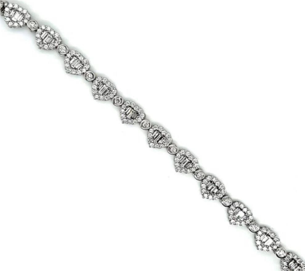 18KT GOLD LRG GLITTERING FANCY HEART DIAMOND TENNIS BRACELET (1 of 2)