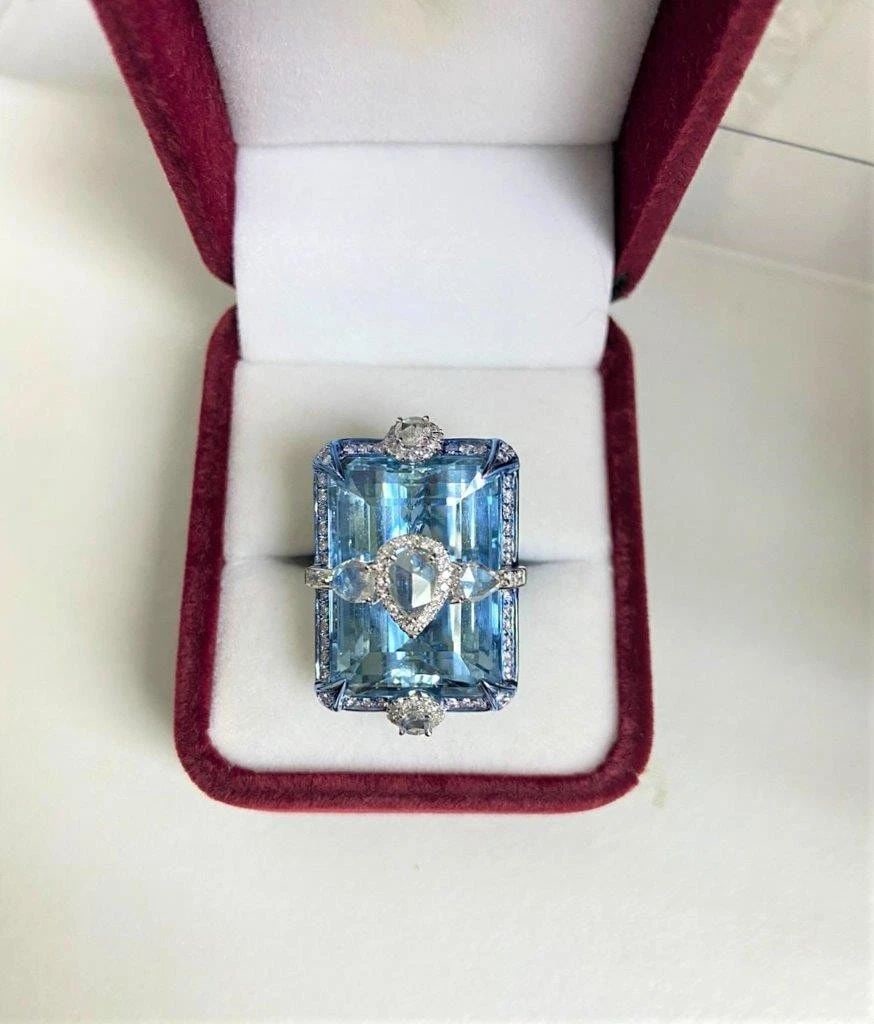 18KT RARE LRG GORGEOUS FANCY AQUAMARINE DIAMOND RING: 18KT RARE LRG GORGEOUS FANCY AQUAMARINE DIAMOND RING The Following Items we are offering are a Rare Important Pair of Spectacular and Beautiful IMPORTANT & EXQUISITE 18KT Gold Large Gorgeous Aquamarin