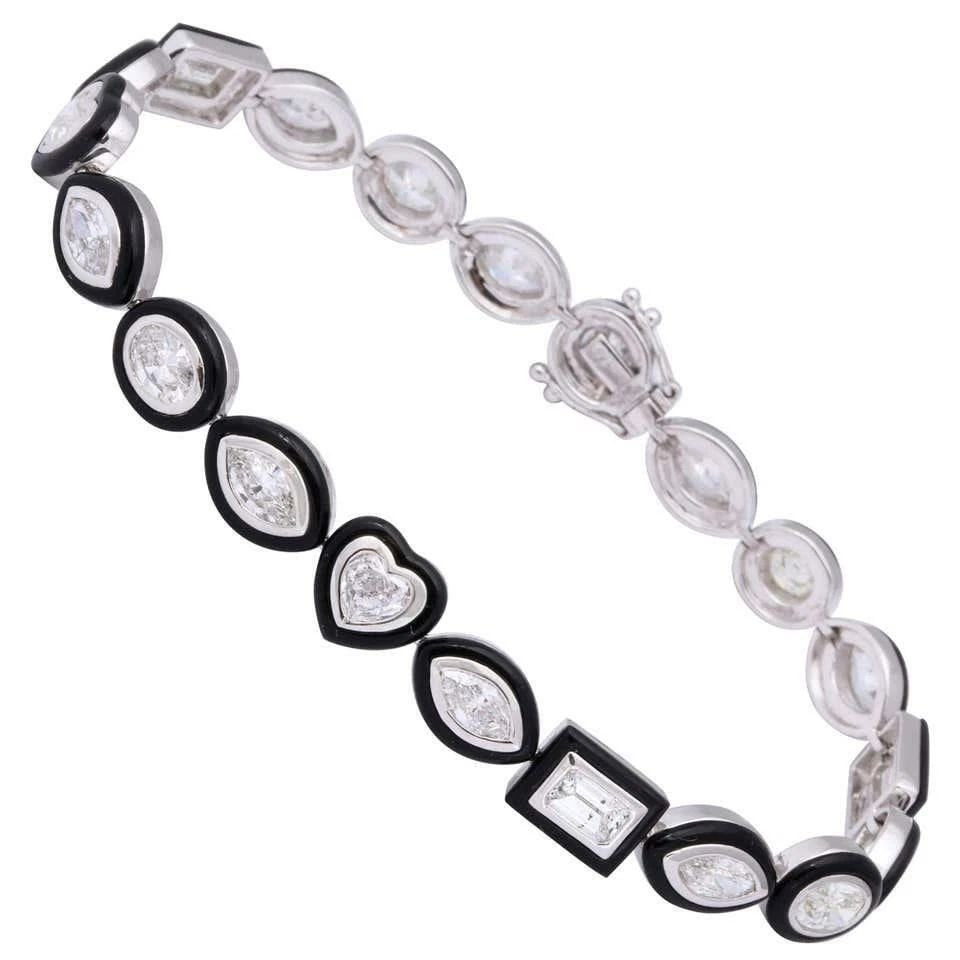 18KT GOLD FANCY SHAPE DIAMOND BLACK AGATE BRACELET: 18KT GOLD FANCY SHAPE DIAMOND BLACK AGATE BRACELET The Following Items we are offering is a Rare Important Radiant Pair of 18KT Gold Gorgeous Elegant Black Agate and Fancy Cut Diamond Bracelet. Stones