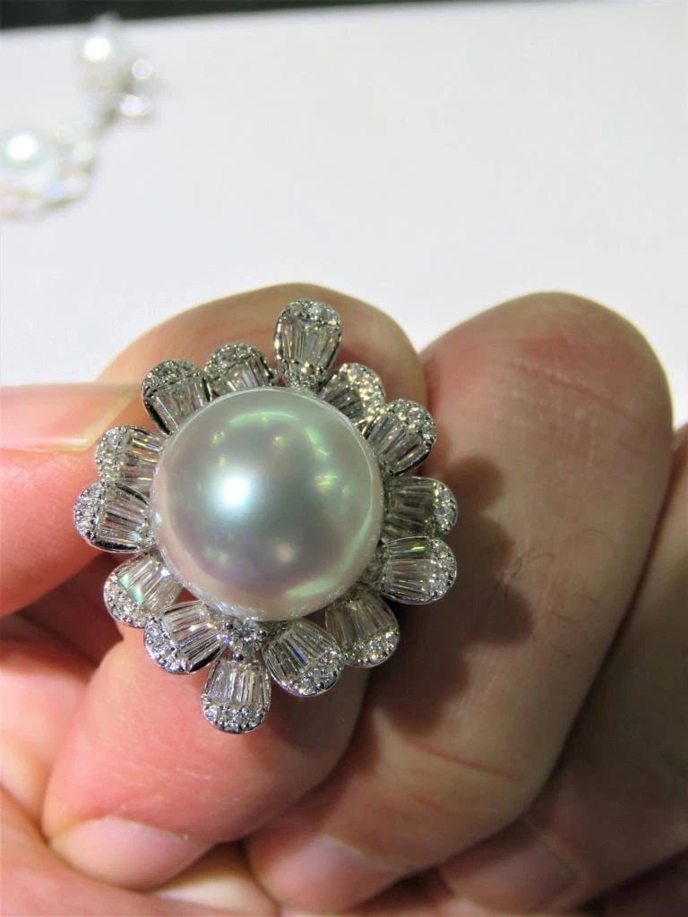 18KT LARGE SOUTH SEA PEARL GLITTERING DIAMOND FLOWER RING: 18KT LARGE SOUTH SEA PEARL GLITTERING DIAMOND FLOWER RING The Following Item we are offering are these Extremely Rare Beautiful 18KT Gold Fine Large Fancy South Sea White Pearl and Diamond Floral Ring