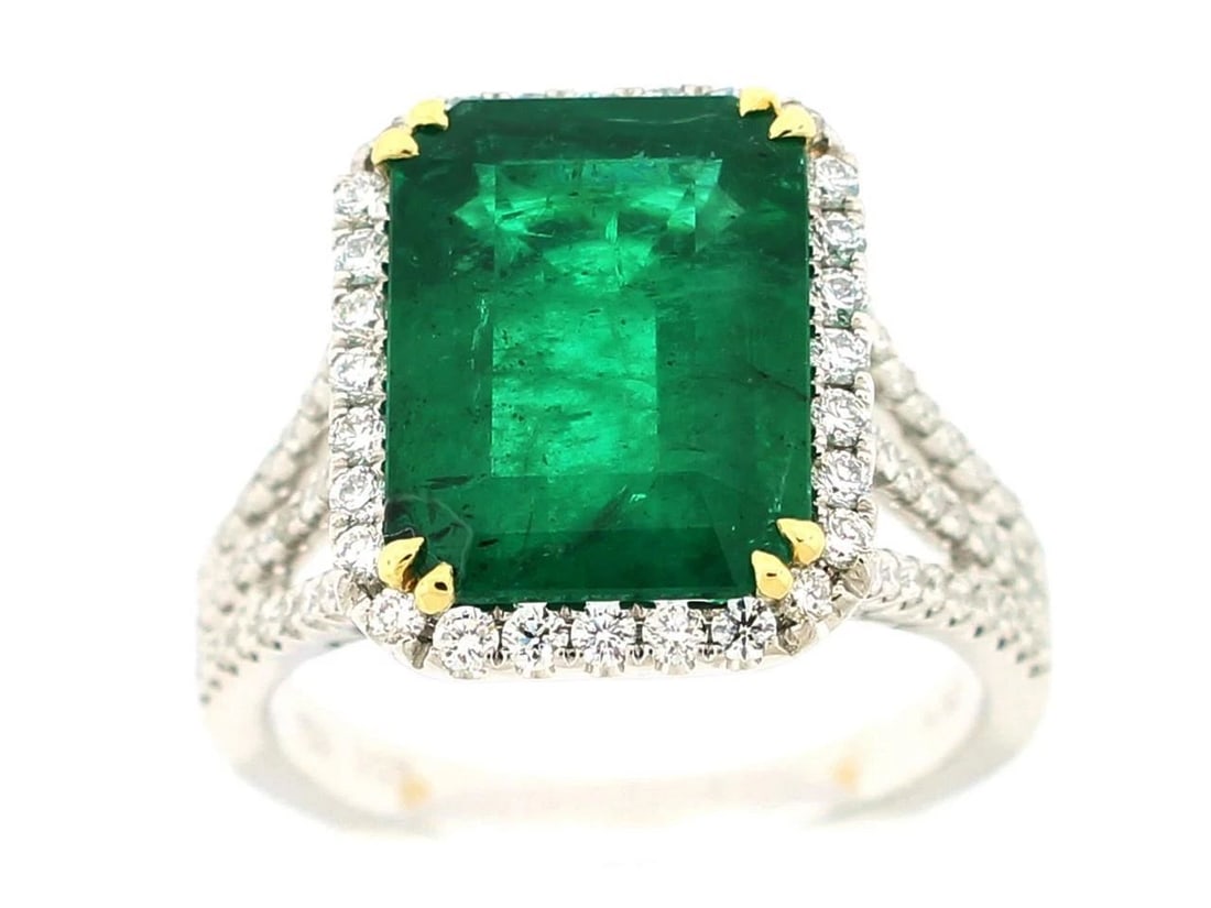 18KT GOLD LRG 5.5CT EMERALD DIAMOND RING: 18KT GOLD LRG 5.5CT EMERALD DIAMOND RING The Following Item we are offering is this Beautiful Rare Important 18KT White Gold Natural Strong Green Emerald and Diamond Ring. Ring is comprised of a Magni