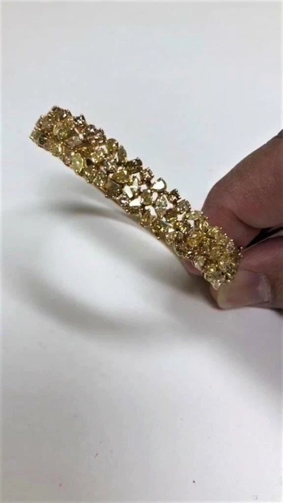 18KT GOLD FANCY YELLOW DIAMOND BANGLE BRACELET (1 of 2)