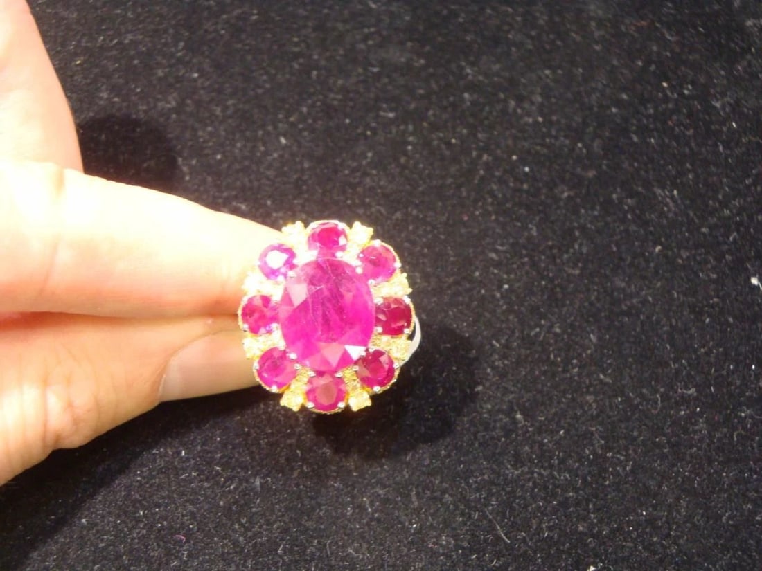 18KT LRG 15CT RUBY AND YELLOW DIAMOND RING (1 of 2)