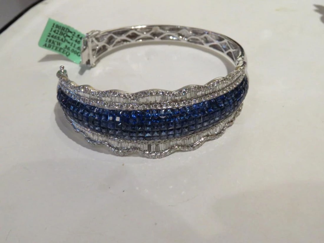 18KT LRGE SAPPHIRE DIAMOND GOLD BRACELET BANGLE (1 of 2)