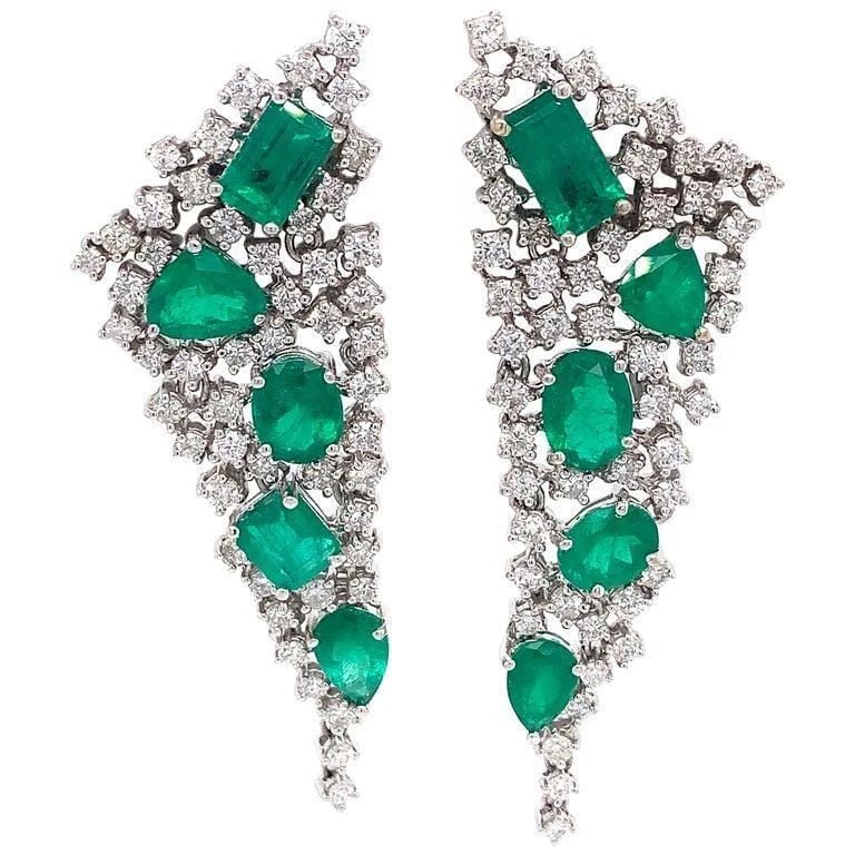 18KT GOLD GORGEOUS EMERALD DANGLE EARRINGS (1 of 2)