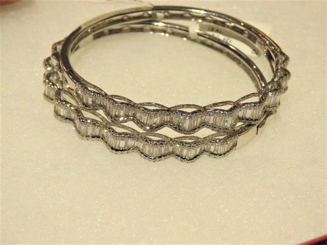 18KT GORGEOUS MAGNFICENT PAIR FANCY CUT DIAMOND BANGLE BRACELET CUFF (1 of 2)