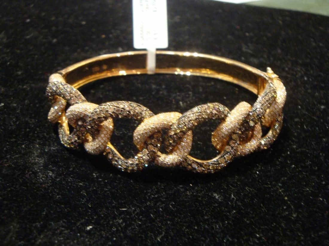 18KT ROSE GOLD FANCY COGNAC AND WHITE DIAMOND CUFF BANGLE!!: 18KT ROSE GOLD FANCY COGNAC AND WHITE DIAMOND CUFF BANGLE!! 18KT ROSE GOLD FANCY COGNAC AND WHITE DIAMOND CUFF BANGLE!! The Following Item we are offering is this Rare Outstanding 18KT Rose Gold Diamo