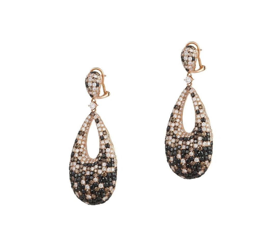 18KT FANCY BLACK DIAMOND WHITE COGNAC EARRINGS: 18KT FANCY BLACK DIAMOND WHITE COGNAC EARRINGS The Following Items we are offering is a Pair of Rare Important Radiant Large Impressive Fancy Black Diamond, White Diamond, Coganc Diamond 18KT Gold Ear