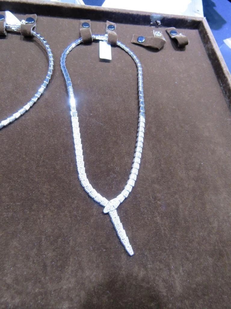 18KT GOLD DIAMOND SNAKE SERPENT NECKLACE: 18KT GOLD DIAMOND SNAKE SERPENT NECKLACE The Following Item we are offering is a Rare Important Radiant 18KT Gold Rare Gorgeous Fancy Diamond Serpent Snake Necklace. Necklace is comprised of a Gorgeou