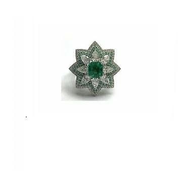 18KT GOLD GLITTERING FANCY DIAMOND STAR EMERALD RING: 18KT GOLD GLITTERING FANCY DIAMOND STAR EMERALD RING The Following Item we are offering is a Rare Important Radiant 18KT Gold Large Fancy Glittering Emerald Fancy Cut Medallion Star Diamond Ring. Ring