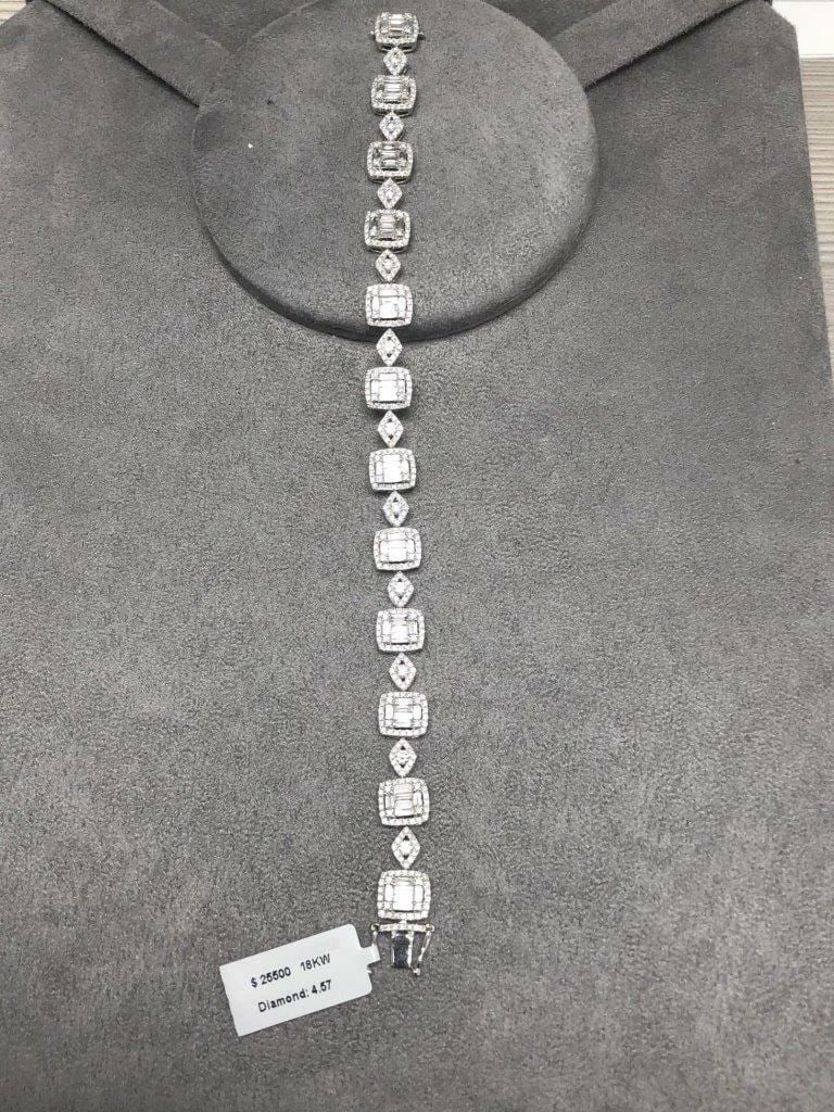 18KT GOLD PRINCESS BAGUETTE CUT 4.60CT DIAMOND BRACELET: 18KT GOLD PRINCESS BAGUETTE CUT 4.60CT DIAMOND BRACELET The Following Items we are offering is This Rare Important Radiant 18KT White Gold Fancy Glistening Diamond Princess Cut Baguette Tennis Bracele