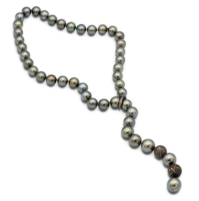 18KT LRG TAHITIAN PEARL COGNAC BROWN DIAMOND NECKLACE: 18KT LRG TAHITIAN PEARL COGNAC BROWN DIAMOND NECKLACE The following Item we are Offering is this Magnificent 18KT Gold Large Tahitian Pearl and Fancy Cognac Diamond Necklace. This Gorgeous Necklace fe