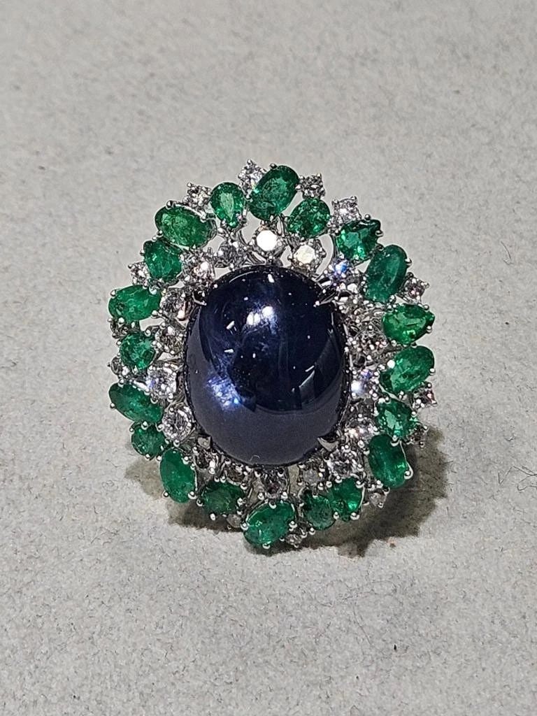 18KT GOLD FANCY BLUE SAPPHIRE EMERALD DIAMOND RING: 18KT GOLD FANCY BLUE SAPPHIRE EMERALD DIAMOND RING The Following Items we are offering is a Rare Important Radiant 18KT Gold Glistening Magnificent Large Blue Sapphire Cabochon Diamond Ring. Stones ar