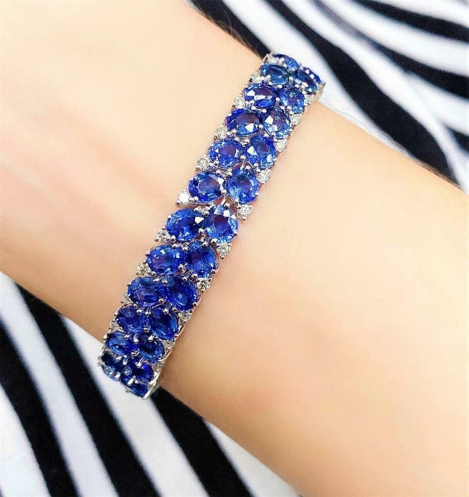 18KT GORGEOUS 33CT BLUE SAPPHIRE OVAL CUT DIAMOND BRACELET (1 of 2)