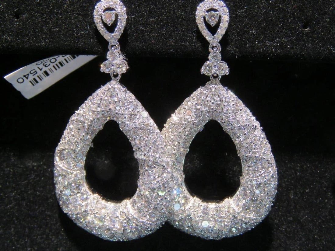 18KT GORGEOUS RARE 23CT FANCY DIAMOND DANGLE EARRINGS (1 of 2)