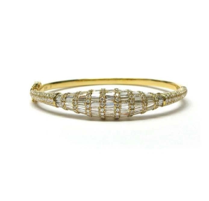 18KT RARE GORGEOUS 6.50CT TRILLION DIAMOND BANGLE BRACELE (1 of 2)