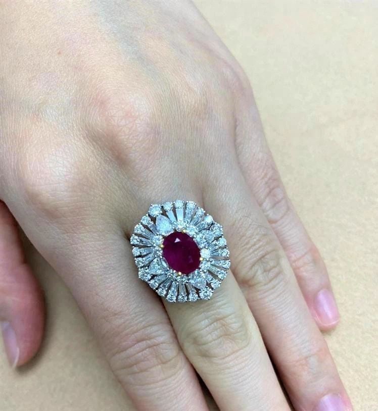 18KT GOLD LARGE GORGEOUS 5CT RUBY DIAMOND RING (1 of 2)