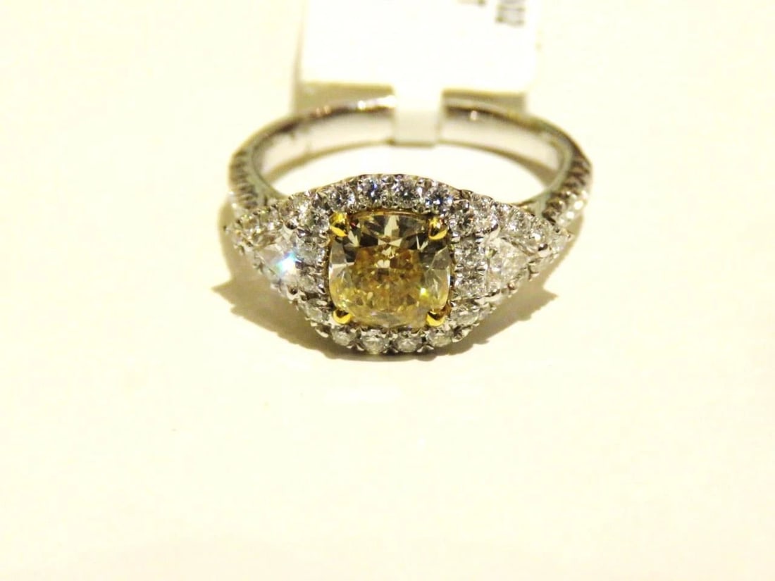 18KT LRG YELLOW DIAMOND WHITE DIAMOND RING: 18KT LRG YELLOW DIAMOND WHITE DIAMOND RING The Following Item we are offering is this Beautiful Rare Important 18KT White Gold Brilliant Yellow Diamond Ring. Ring is comprised of a Magnificent Rare Go