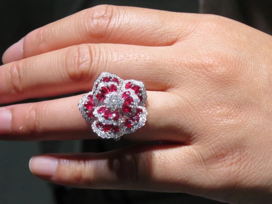 18KT GOLD GORGEOUS DIAMOND RUBY FLOWER DESIGN MOTIF RING (1 of 2)