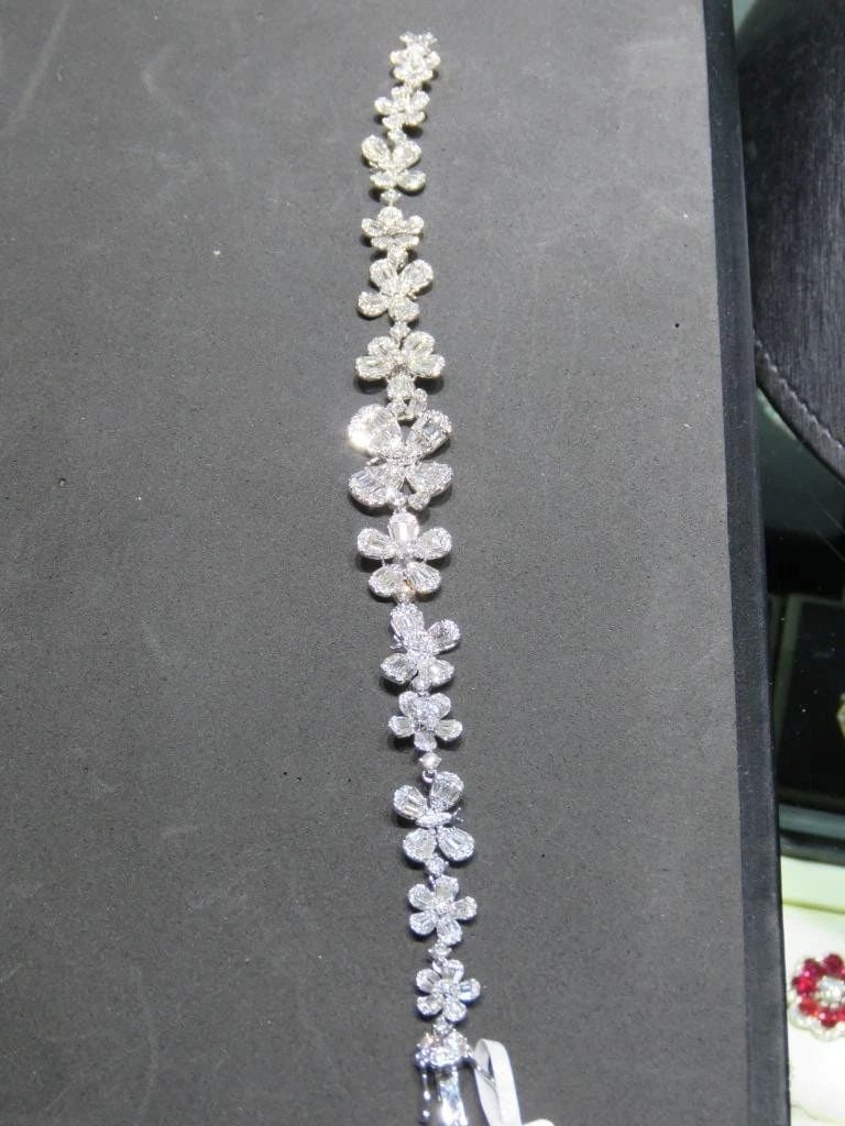 18KT GOLD GLITTERING FANCY FLOWER DIAMOND TENNIS BRACELET (1 of 2)