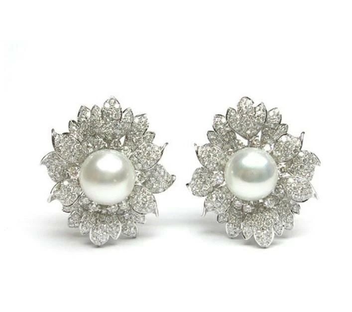 18KT FANCY SOUTH SEA LRG PEARL GLITTERING DIAMOND EARRINGS (1 of 2)