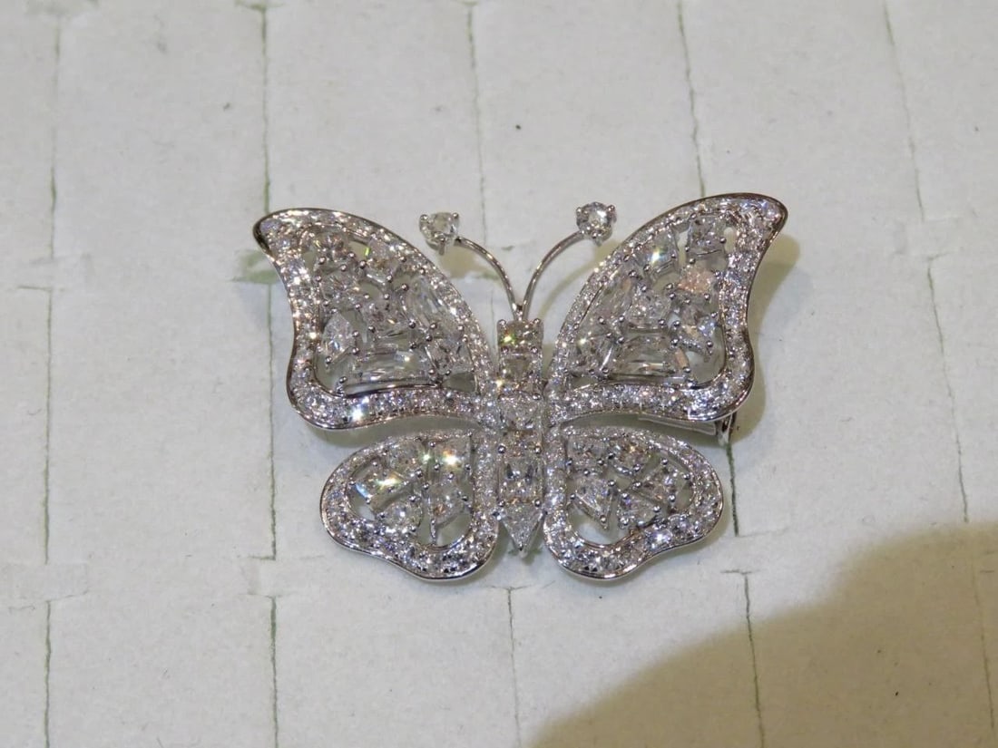 18KT GOLD FANCY GLITTERING BUTTERFLY DIAMOND BROOCH PIN PENDANT (1 of 2)