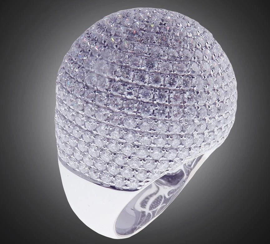 18KT GOLD RING!! (1 of 2)