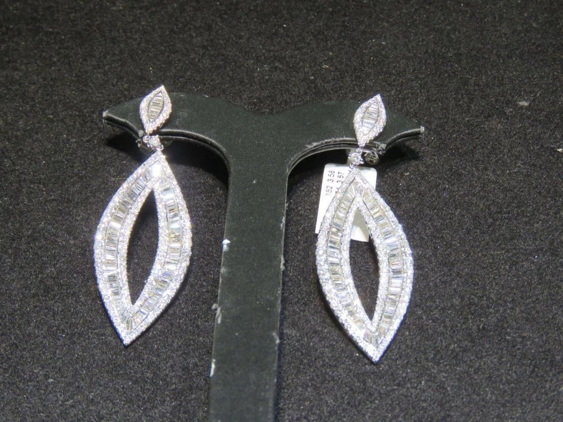 18KT 7CT DIAMOND DANGLE EARRINGS (1 of 2)
